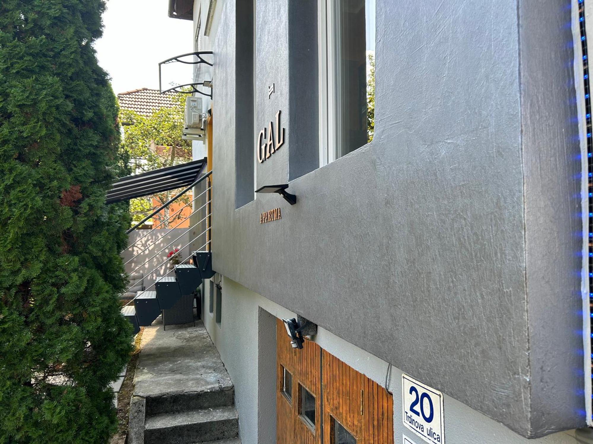 Apartment Gal Novo Mesto Exteriér fotografie